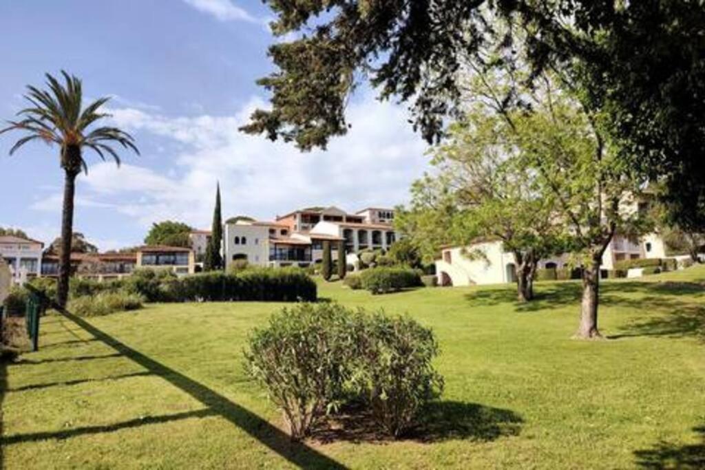 Chez Adriana Appartement Cosy Avec Jardin, Proche Plage Grimaud Exteriör bild